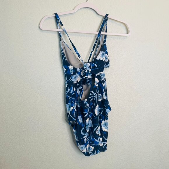 Speedo Blue Floral One Piece Peekaboo Tie Front Swimsuit | Size 8 - Picture 7 of 8